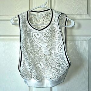 HYPR women’s white lace vest Sz Small
